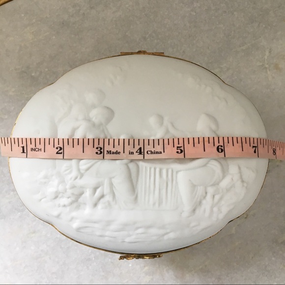 ❤️Sold❤️VTG Limoges porcelain cherub trinket box - Picture 5 of 8